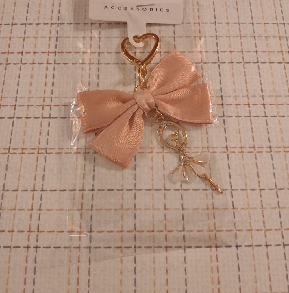 Bow and ballerina Bag Charm With Heart Clasp - Picture 3 of 5